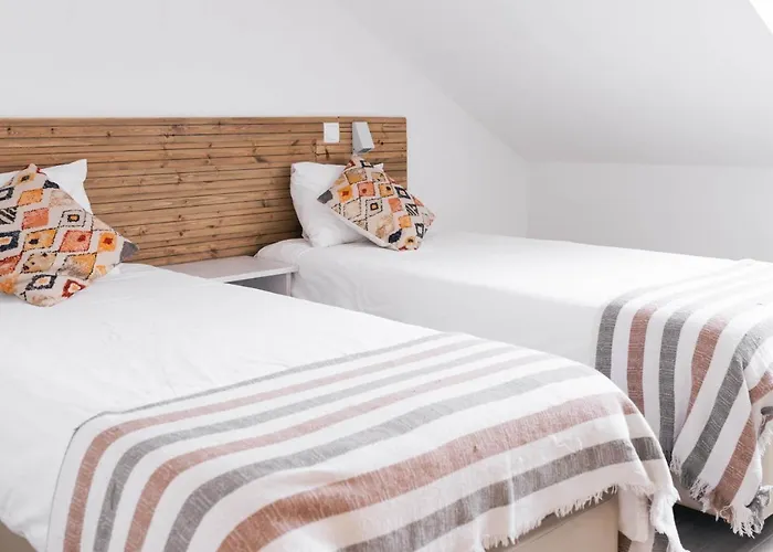 Ferrel Surf House לינה וארוחת בוקר בליאל