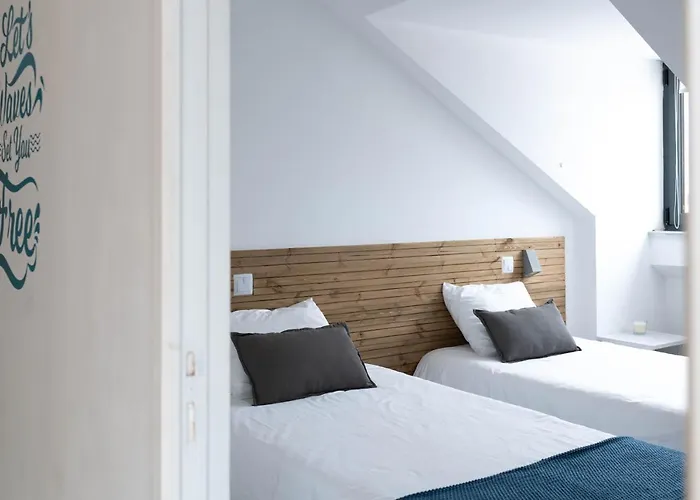 לינה וארוחת בוקר Ferrel Surf House *