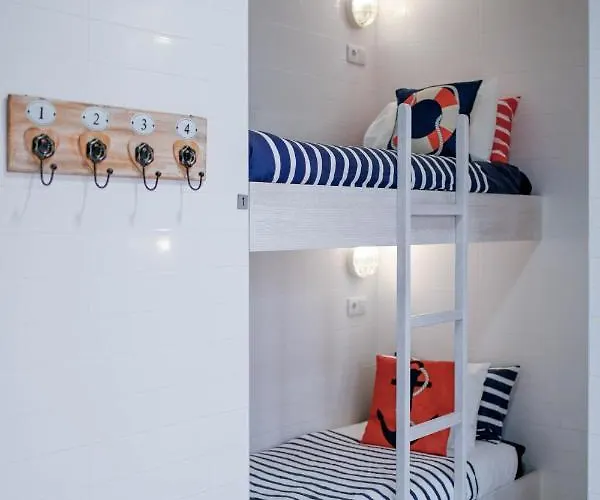 לינה וארוחת בוקר Ferrel Surf House