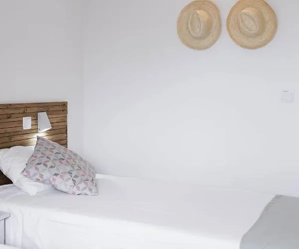 Ferrel Surf House בליאל